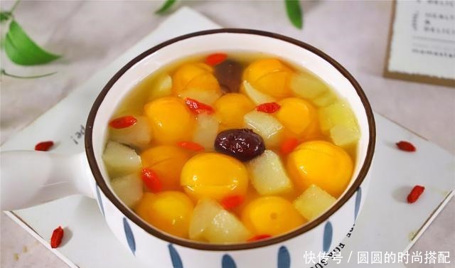 冬天,雪梨和它天生一对,炖一炖,清甜滋润,每天一碗,全家受益