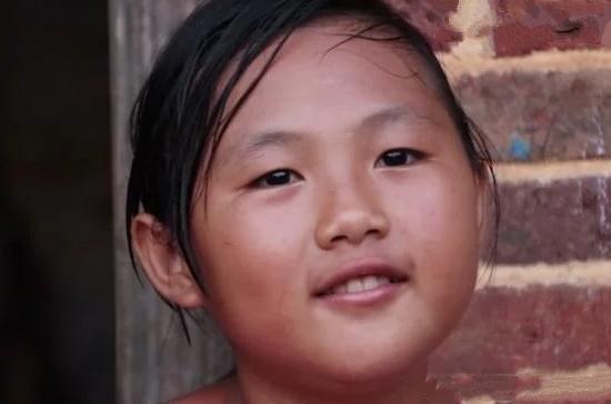 哭泣|11岁女孩是4个孩子的“妈”,经常一个人无故哭泣:我只是孩子