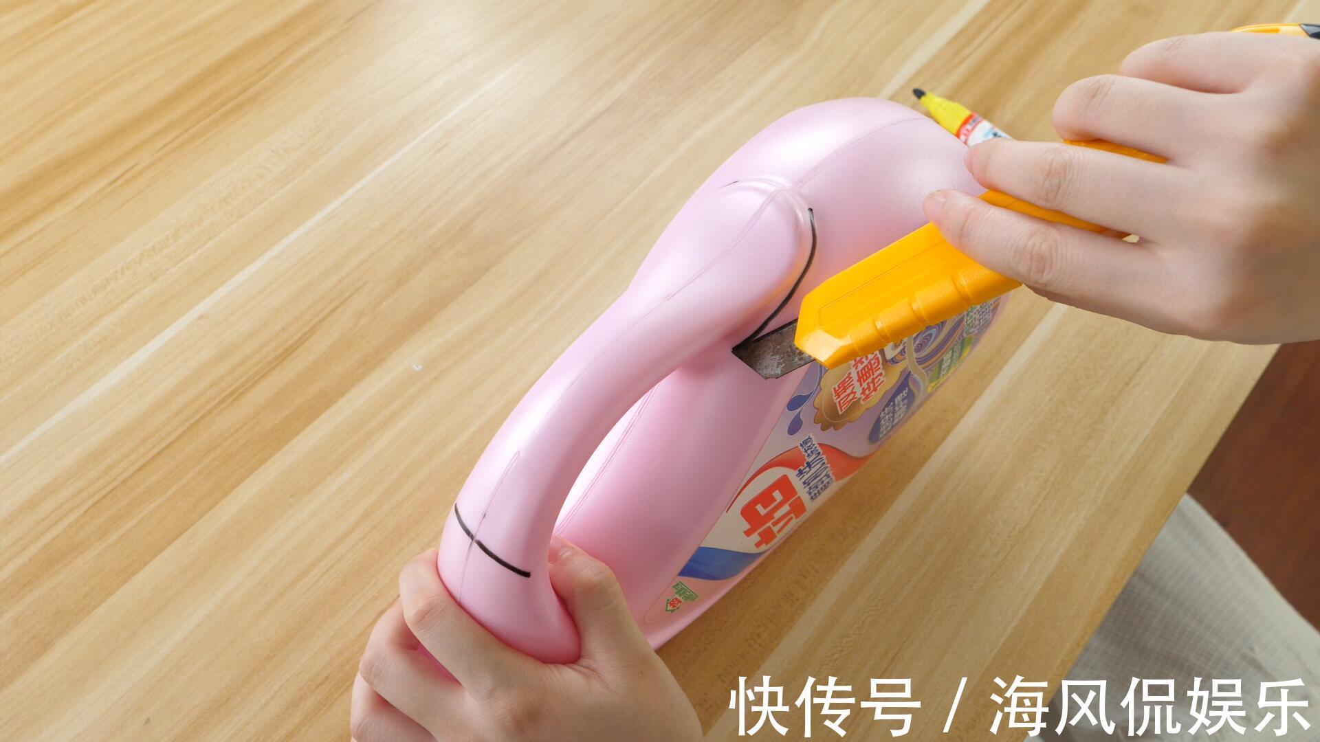 今天才知道，洗衣液瓶子里有个小装置，改一改，放到阳台真实用