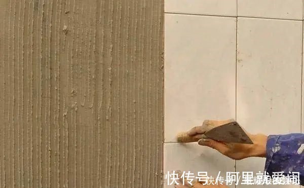 瓷砖|贴瓷砖用瓷砖胶还是水泥我家泥瓦工铺砖时,一不小心说出了真相