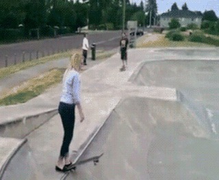 |搞笑GIF:姜还是老的辣啊,看看人家这下手真是稳准狠