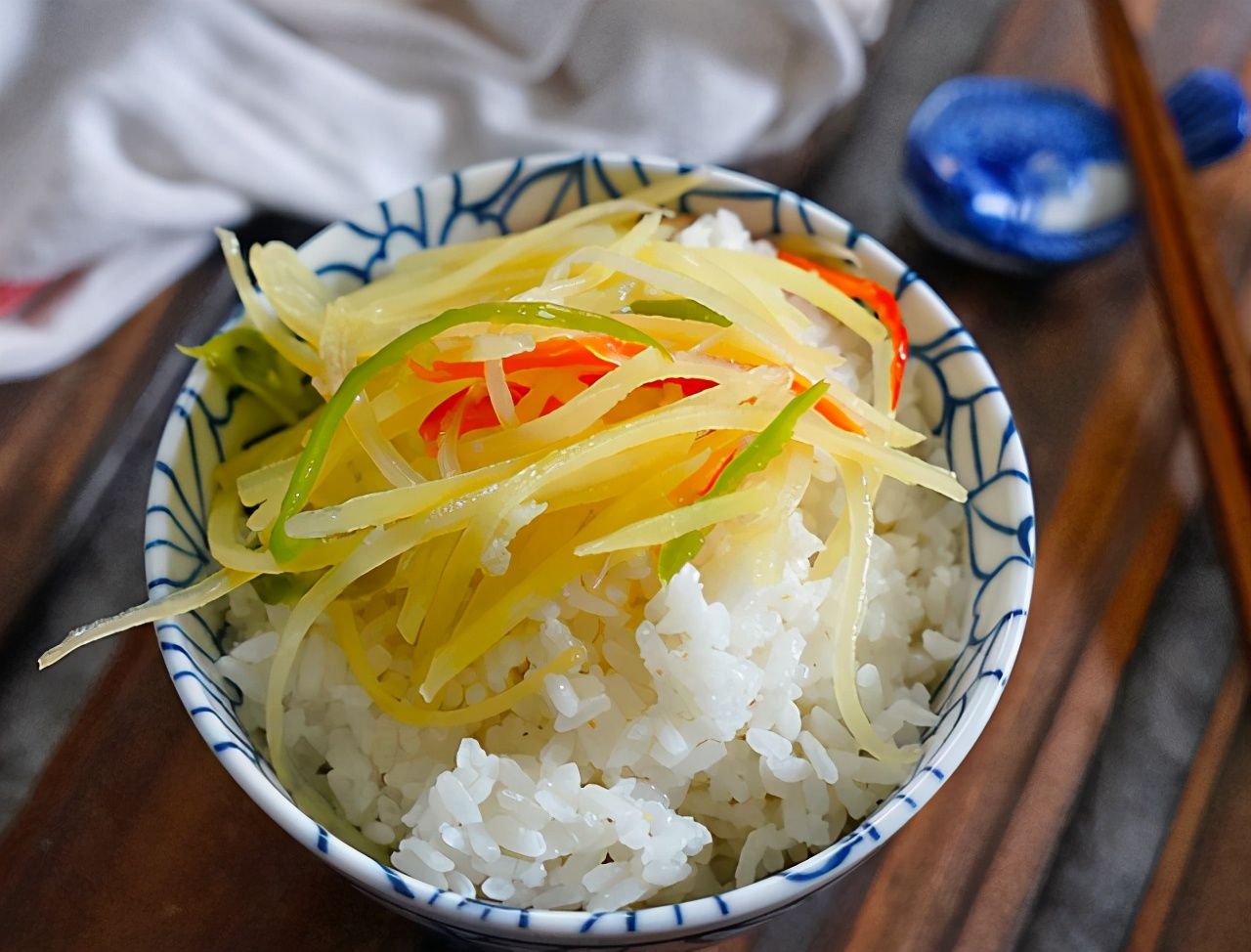 炒土豆丝，先放醋还是后放醋？很多人搞错，难怪土豆不脆爽还粘锅