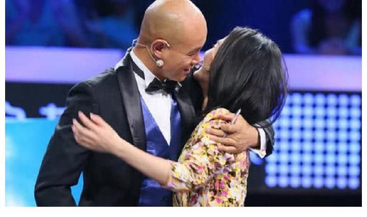 老公看你的|46岁乐嘉近照曝光，从金牌主持到街头上演，乐嘉是如何跌下神坛的