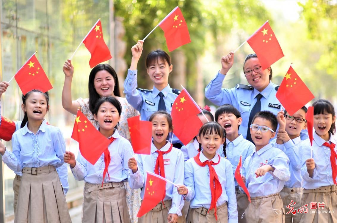 川南幼儿师范高等专科学校#【光明图刊】多彩形式迎国庆佳节