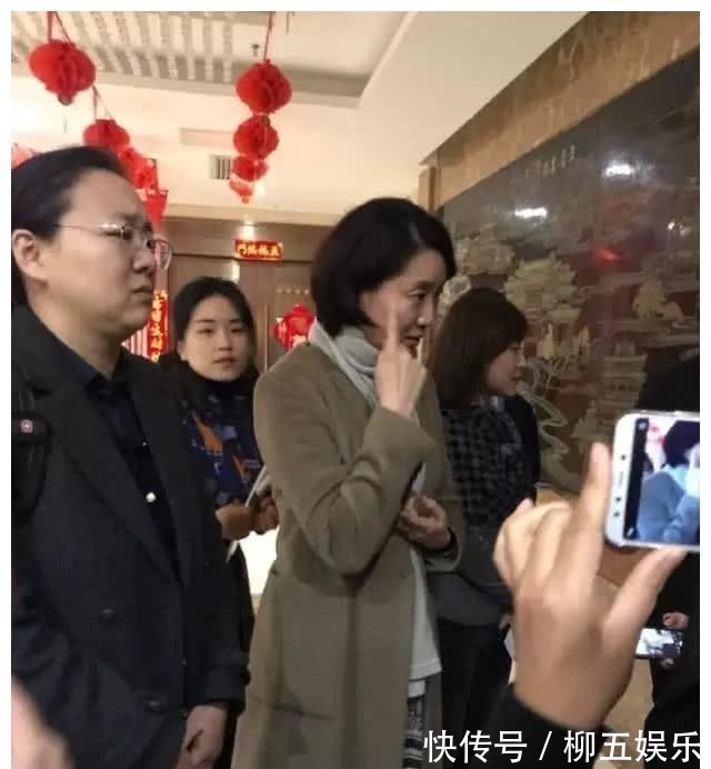 素颜 李修平快六十了,素颜秃眉皮松都很真实,但整个人散发优雅气质