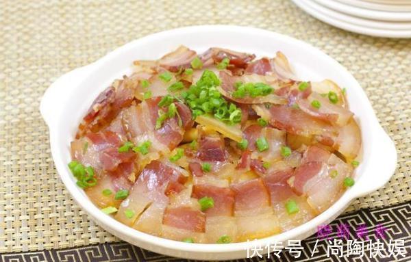 腊肉|蒸腊肉、韭菜炒香干、椒盐沙丁鱼、尖椒炒肉、马蹄丸子的美味做法