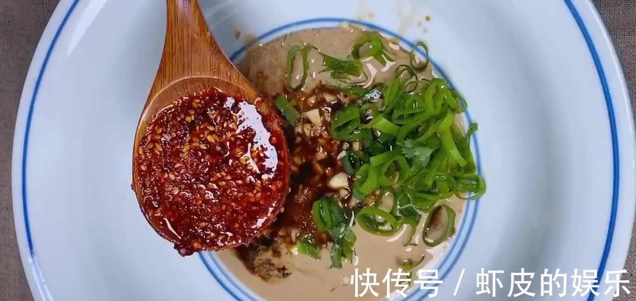 家常麻酱拌面的做法，正确芝麻酱的用法很重要，清爽不腻唇齿留香