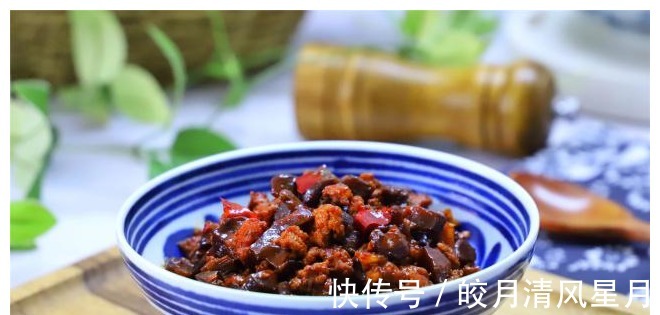 发菜谱|比老干妈还好吃的拌酱,做法简单,咸香有味,看着就流口水!