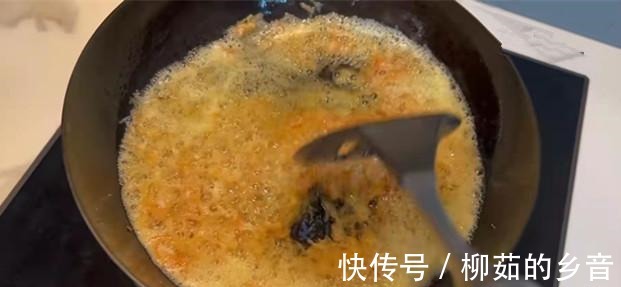 黄磊教做肉包子视频火了,网友点赞感叹这肉包子做得太有特色了!