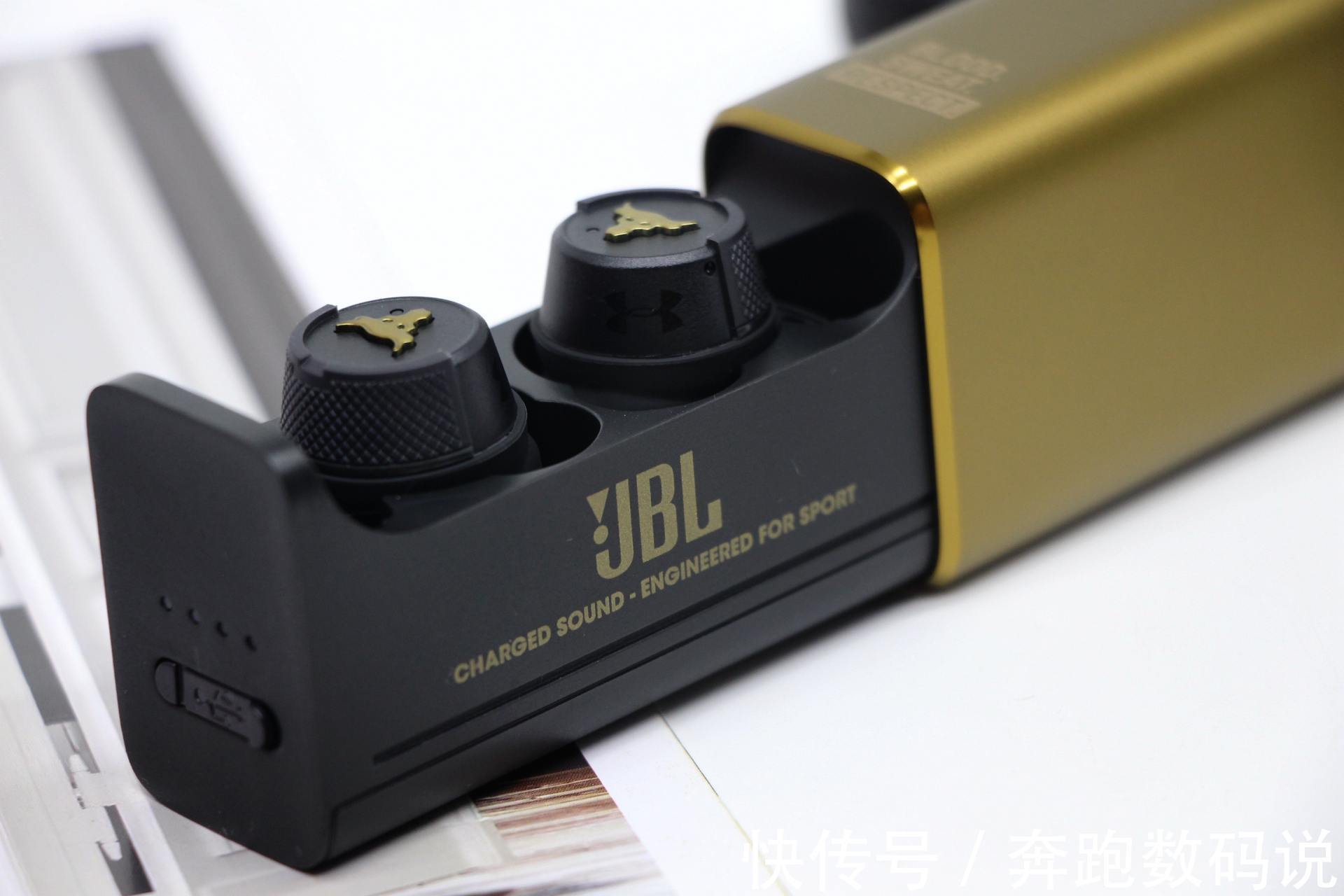 fl硬汉品质，震撼音质：JBL /UA FLASH ROCK 联名耳机