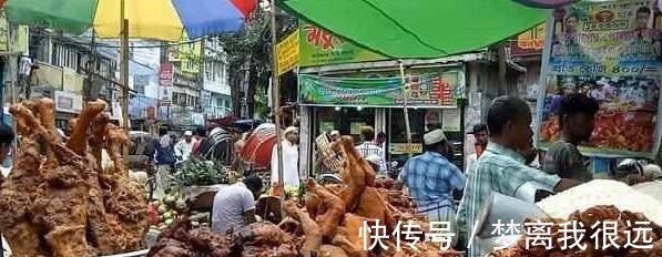 鸡腿|印度街头,几百斤的肥鸡露天卖,8只一堆立着放,满眼都是大鸡腿!