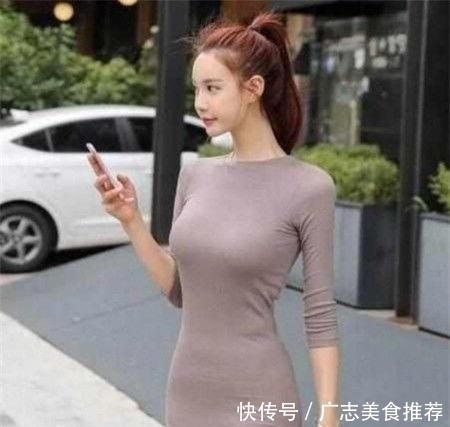 细腰|街拍灰色紧身背心搭配短裤,秀出细腰和长腿,时尚靓丽有活力