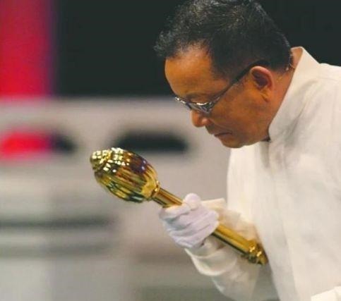 人告|8年前王刚误砸2亿真品古董,被持宝人告上法庭,如今结果如何