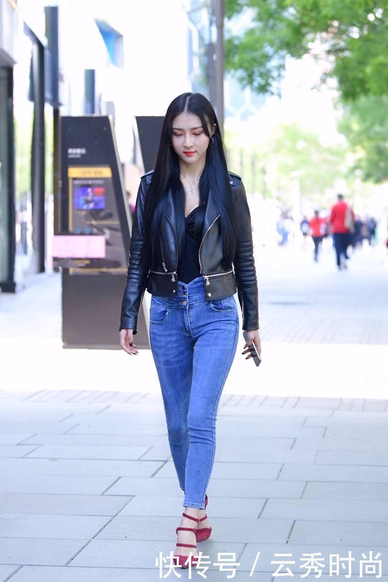 这样的时尚小姐姐,内搭一件V领上衣,让自己成为最美的景色