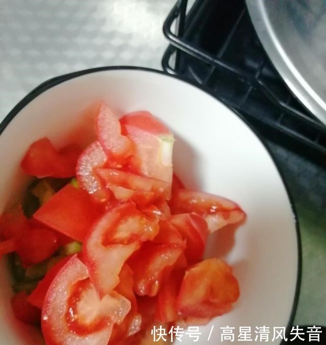 鸡蛋这种做法，全家人都争先恐后地吃，特别好吃，怎么吃也不腻