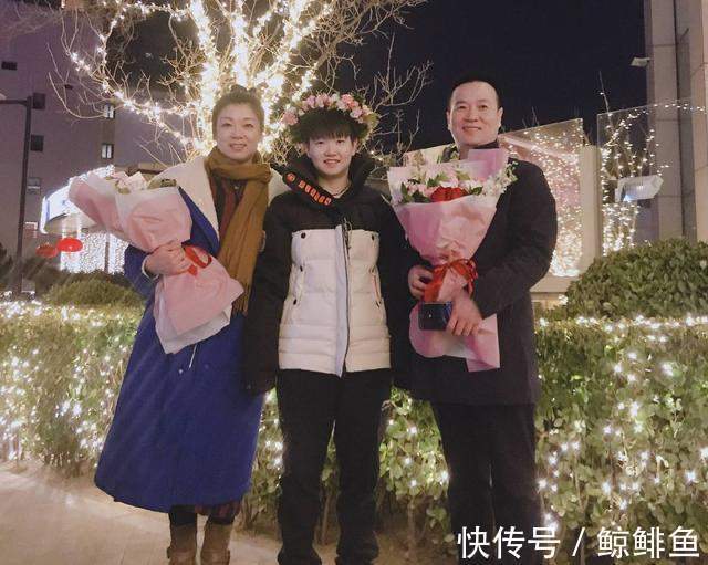 全家福|珍藏！孙颖莎全家福，妈妈气质佳与小莎形似姐妹，小莎与爸爸更像