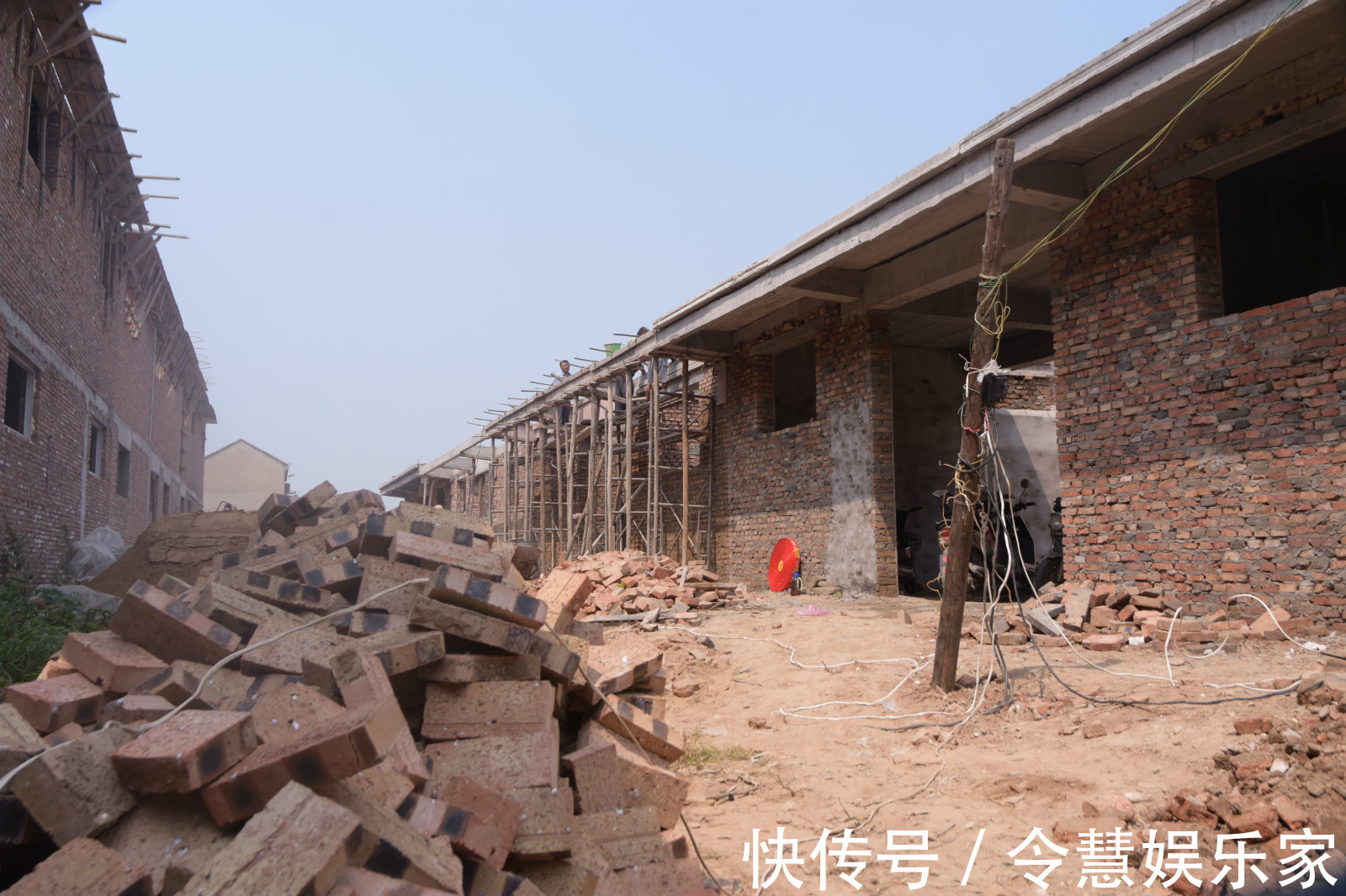 房子|城里买套房,家里还要建栋房,农村年轻人为啥对房子如此青睐
