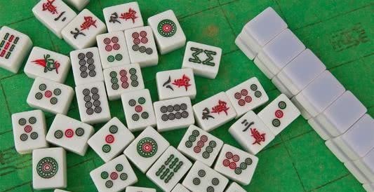 末代皇帝|末代皇帝溥仪的御用麻将，12道工序手工雕刻而成，专家估价2亿！