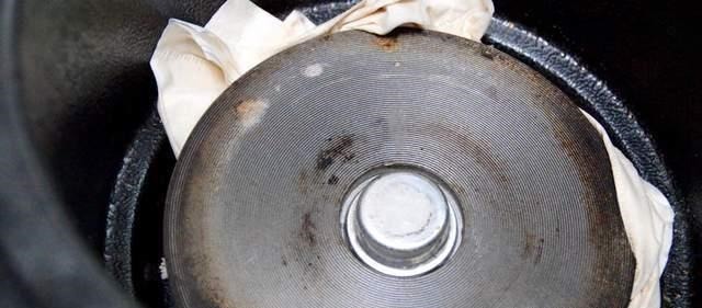 不管电饭煲有多脏,教你一个不外传窍门,1分钟擦得干净如新