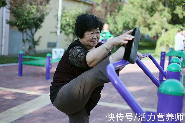 实际性|老年人养生经常拉筋、压腿,对身体健康有没有实际性危害?有真相