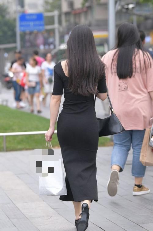时尚穿搭|小姐姐的时尚穿搭，优雅漂亮的黑色连衣裙，搭配高跟鞋尽显淑女。
