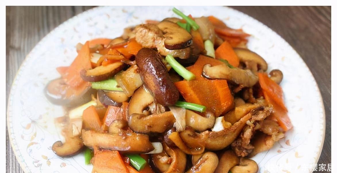  下饭|家常小炒：胡萝卜香菇炒肉，营养均衡制作简单，下饭又快手