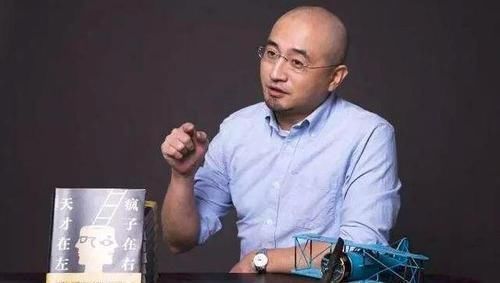 作家|小伙初二辍学靠和疯子聊天成作家：不走寻常路的人，到底有多赚？