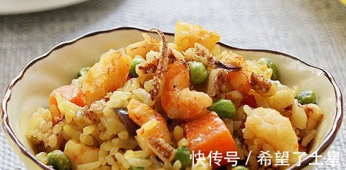 鸡翅|懒人最爱的3种电饭锅焖饭，饭菜一锅齐活，多余的碗都不用洗！