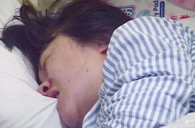 彪悍|外国宝妈直播生娃,直接用手拽出来医生彪悍的人生不需要解释