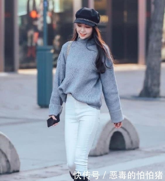 街拍美女小姐姐高颜值身材好,紧身裤的穿搭,显性感魅力