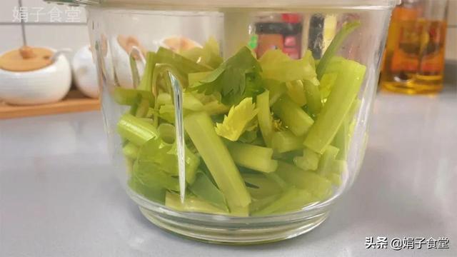 猪肉饺子好吃有窍门，调馅多加这一步，比饺子馆的好吃，又鲜又香