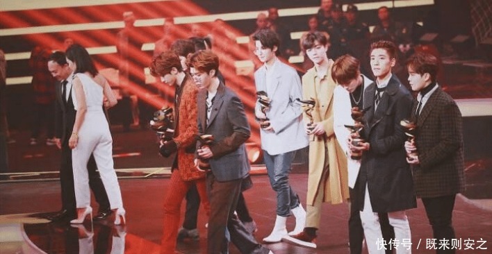 张靓颖 李宇春遭质疑,学员纷纷退赛,她却说不当导师,因为尊重