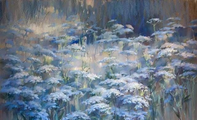 粉笔画!她用粉笔画了一匹白马,因为太美,学生沦陷了:黑板我们买了