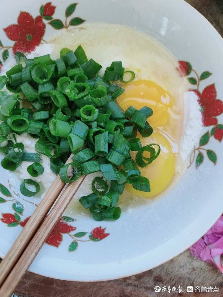 木槿花|壹粉食堂｜冒着鲜花香气的美食！自制木槿花鸡蛋饼，你吃过吗？