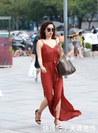 成熟|街拍:小姐姐身材成熟性感婀娜多姿令人羡慕,你最喜欢哪一个?