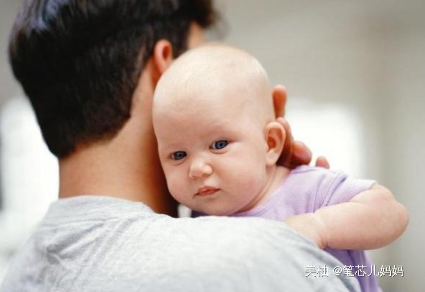 爸妈|婴儿“落地醒”怎么办？新手爸妈学会这4招，教你慢慢解放双手