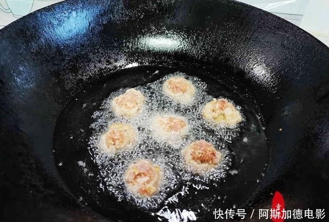 接地|豆腐白菜丸子粉条一锅烩的大菜,好吃还接地气,就喜欢家常菜