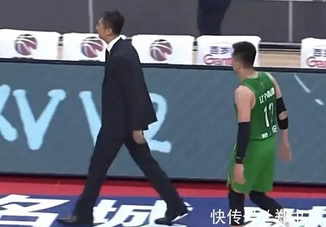 北京首钢|辽宁球迷致敬郭士强!杨鸣的表情都变了,首钢爆冷,杜锋压力山大