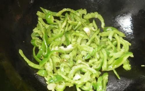 苦瓜炒肉丝|这菜被称为“天然泻药”，准时上厕所，胖人越吃越瘦，口臭远离你