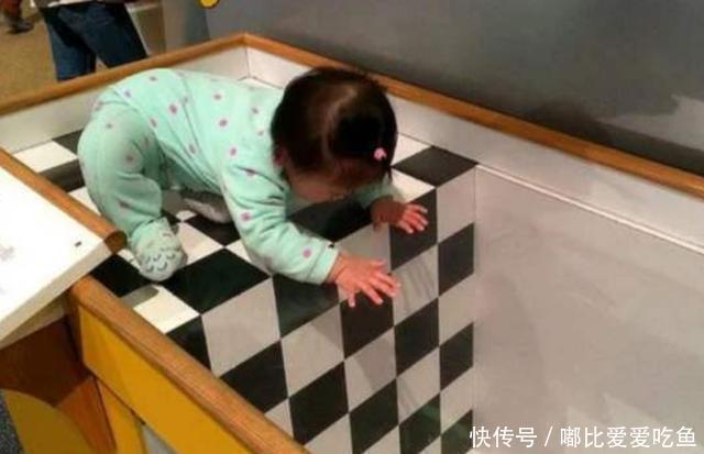 婴儿|将婴儿放在“视觉悬崖”上,他们会直接爬过去吗?看完长见识了