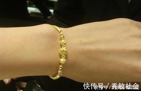 实心 买黄金手镯还是黄金手链好?听完金店老板的话,终于不纠结了!