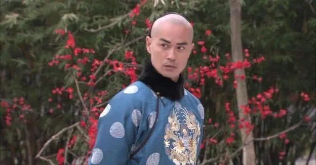 晚年|儿子众多造成晚年九子夺嫡皇室奇观的康熙,为何不立长子为太子