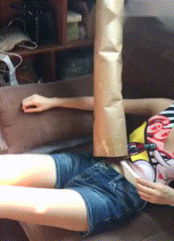 |搞笑GIF:第一次结婚没经验,岳父在上,小婿先干为敬