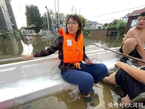 防汛|防汛救灾·报业记者在一线⑥丨大水中，他们当了一回“快递员”