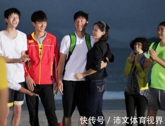妻子|刘翔妻子吴莎素颜出镜,被吐槽比不上葛天,幸福全在刘翔脸上