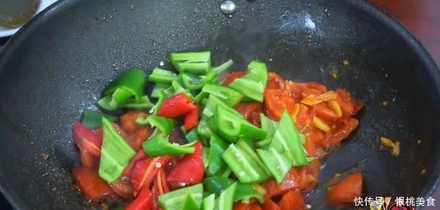 美味|番茄炒辣椒最好吃的做法,简单美味又下饭,看看你喜欢吃不?