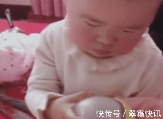 二宝|尿不湿界“混得最惨”宝宝喂奶火了,一声“唉”深藏了太多功与名
