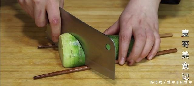 萝卜别再炖了,大厨教你最过瘾的吃法,比肉还香,开胃下饭又解腻