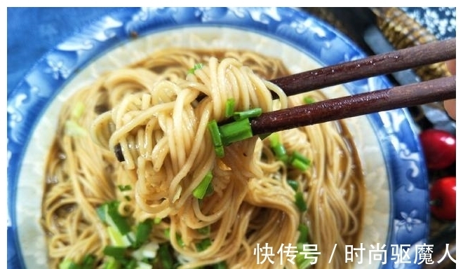 筋道|煮面条时,沸水下锅就错了!记住这3点,面条爽滑筋道