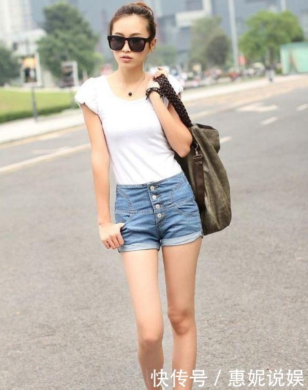 穿搭 舒适养眼的牛仔裤美女, 很有吸引力, 轻松成为女性的焦点!